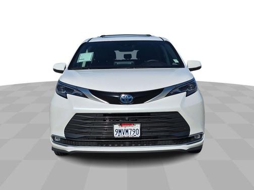 2024 Toyota Sienna Platinum 7 Passenger