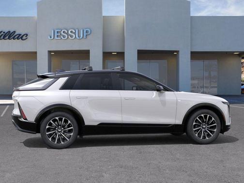 2025 Cadillac LYRIQ Sport