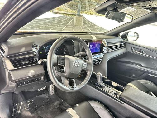 UNDERGROUND 2025 Toyota Camry SE