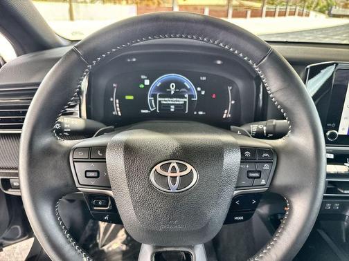 UNDERGROUND 2025 Toyota Camry SE