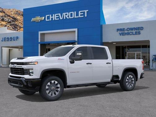 Summit White 2026 Chevrolet Silverado 2500 Custom