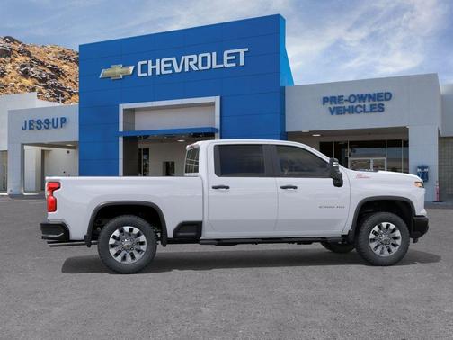 Summit White 2026 Chevrolet Silverado 2500 Custom