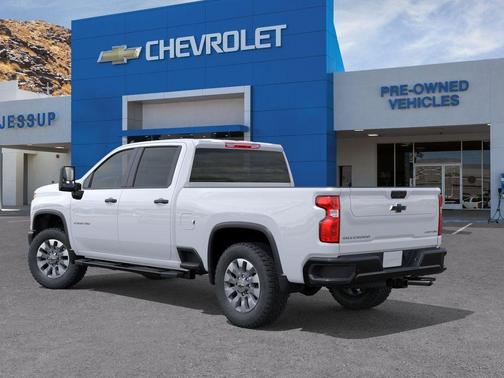 Summit White 2026 Chevrolet Silverado 2500 Custom