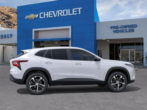Summit White 2026 Chevrolet Trax 1RS