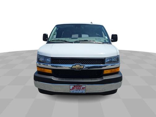 Summit White 2025 Chevrolet Express 3500 LT