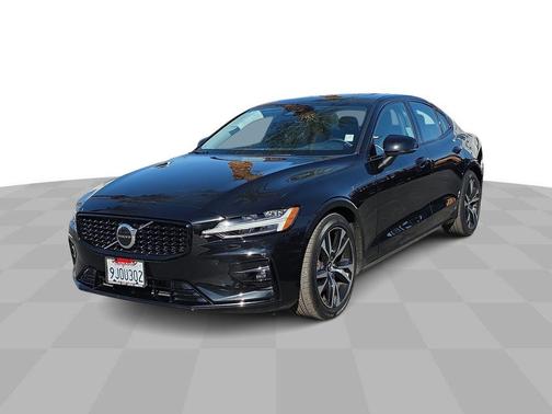 2024 Volvo S60 B5 Core Dark Theme