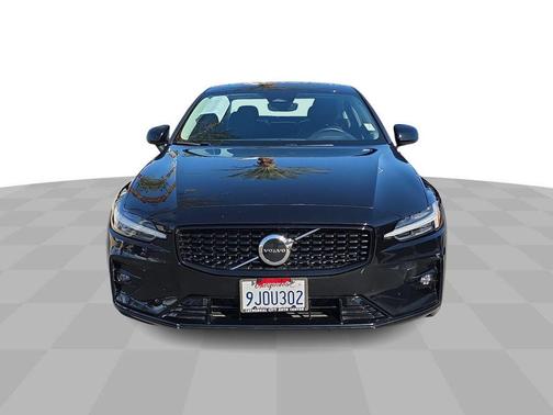 2024 Volvo S60 B5 Core Dark Theme