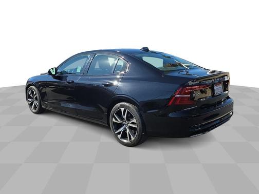 2024 Volvo S60 B5 Core Dark Theme