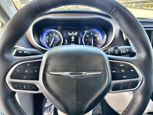 Bright White Clearcoat 2024 Chrysler Voyager LX