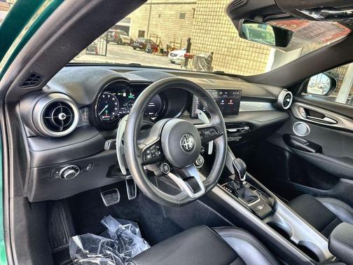 Verde 2024 Alfa Romeo Tonale Veloce