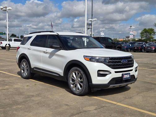 Star White Metallic Tri-Coat 2023 Ford Explorer XLT