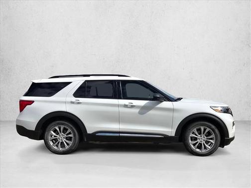 Star White Metallic Tri-Coat 2023 Ford Explorer XLT