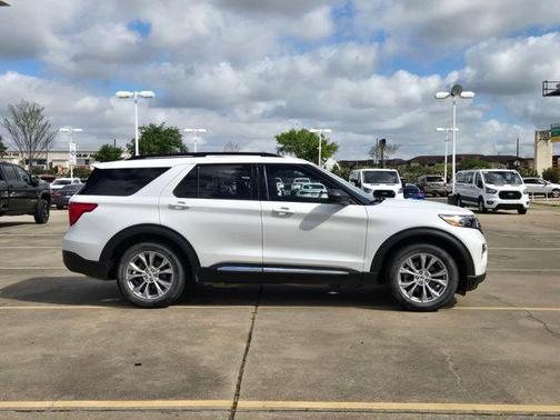 Star White Metallic Tri-Coat 2023 Ford Explorer XLT