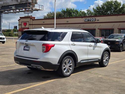 Star White Metallic Tri-Coat 2023 Ford Explorer XLT