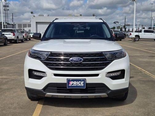Star White Metallic Tri-Coat 2023 Ford Explorer XLT