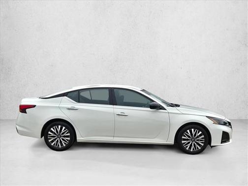 Glacier White 2025 Nissan Altima SV FWD