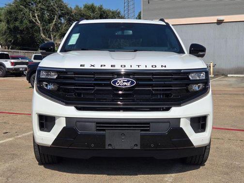 Star White Metallic Tri-Coat 2027 Ford Expedition Platinum