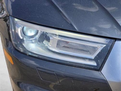 Brilliant Black 2018 Audi Q5 2.0T Premium