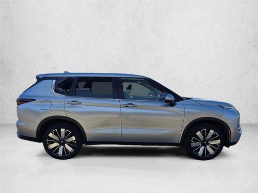 Alloy Silver Metallic 2025 Mitsubishi Outlander SE 2.5 2WD