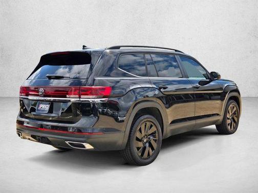 Deep Black Pearl 2024 Volkswagen Atlas 2.0T SE w/Technology