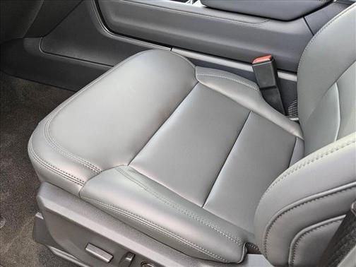 Star White Metallic Tri-Coat 2027 Ford Expedition Active