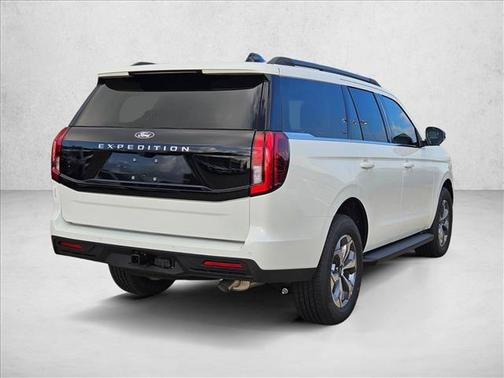 Star White Metallic Tri-Coat 2027 Ford Expedition Active
