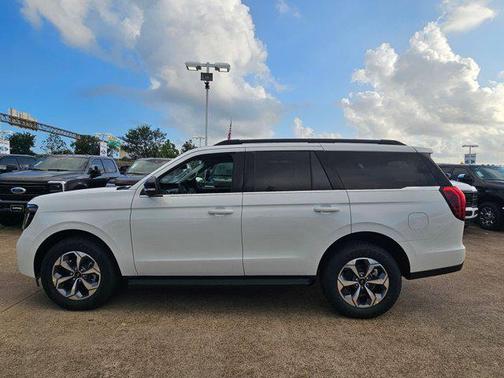 Star White Metallic Tri-Coat 2027 Ford Expedition Active