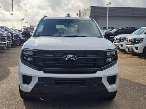 Star White Metallic Tri-Coat 2027 Ford Expedition Active