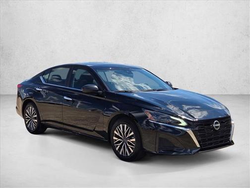 Super Black 2025 Nissan Altima SV FWD