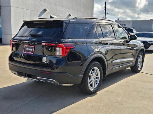Agate Black Metallic 2026 Ford Explorer Active w/200A Pkg