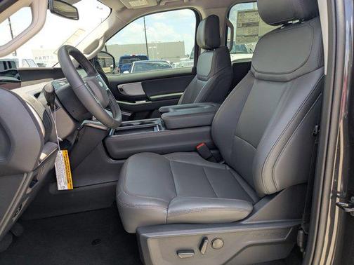 2025 Ford Expedition Max Active 4x2