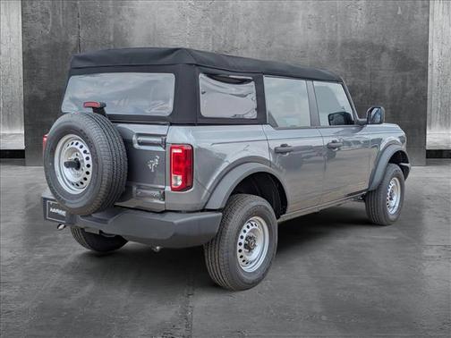 2025 Ford Bronco Base 4 Door 4x4