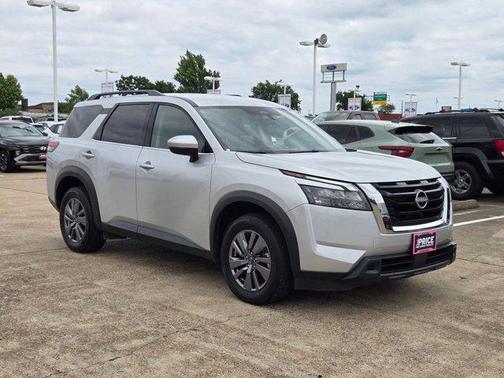 Brilliant Silver Metallic 2025 Nissan Pathfinder SV FWD