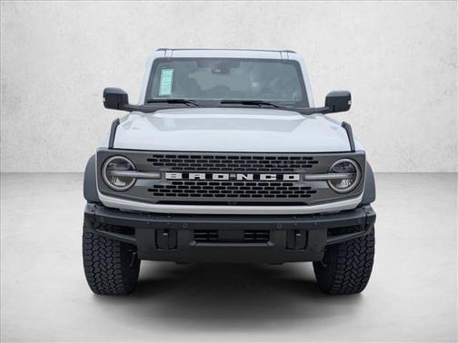 Oxford White 2025 Ford Bronco Badlands