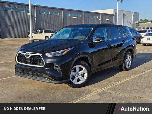 Midnight Black Metallic 2025 Toyota Highlander LE