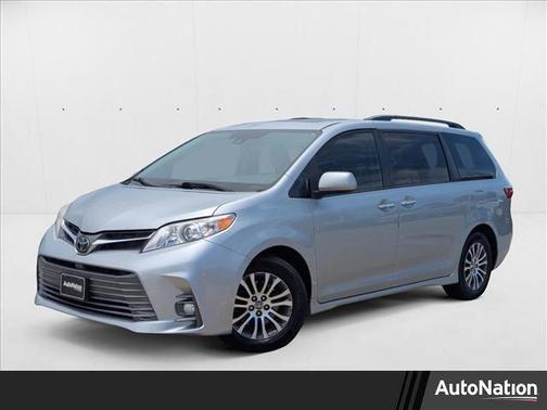2020 Toyota Sienna XLE