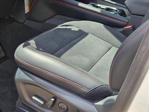 Star White Metallic Tri-Coat 2026 Ford Explorer ST