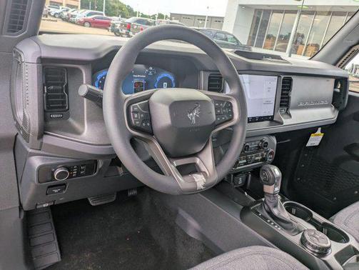 2025 Ford Bronco Base 4 Door 4x4