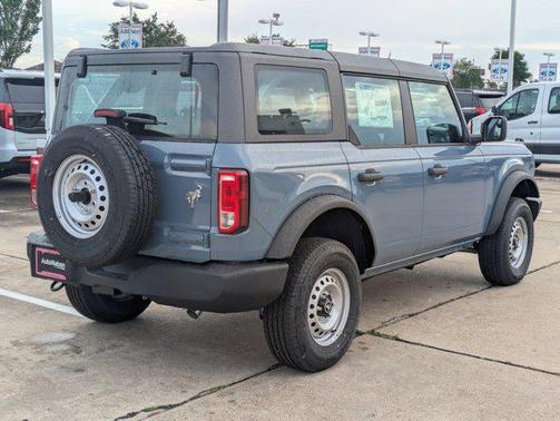 2025 Ford Bronco Base 4 Door 4x4