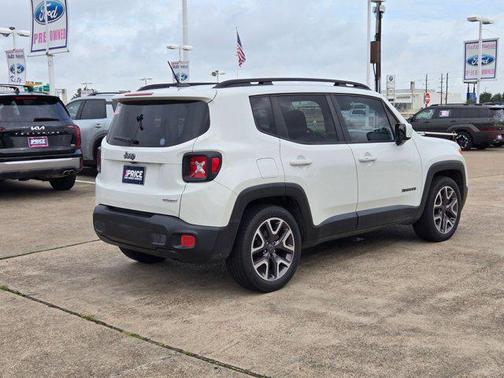 Alpine White 2017 Jeep Renegade Latitude
