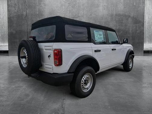 2025 Ford Bronco Base 4 Door 4x4