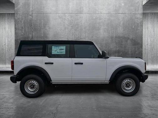 2025 Ford Bronco Base 4 Door 4x4