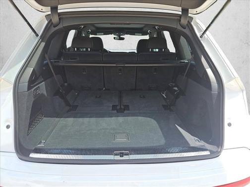 Glacier White Metallic 2020 Audi Q7 55 Premium Plus