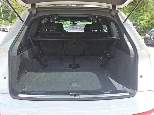 Glacier White Metallic 2020 Audi Q7 55 Premium Plus