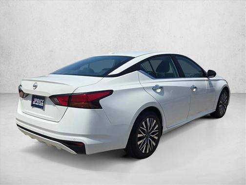 Glacier White 2025 Nissan Altima SV FWD