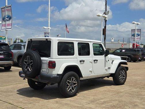 Bright White Clearcoat 2025 Jeep Wrangler 4-Door Sahara 4x4