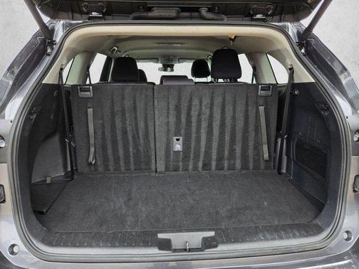 Magnetic Gray Metallic 2025 Toyota Highlander LE