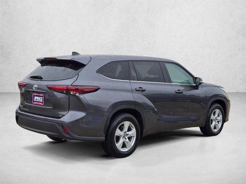 Magnetic Gray Metallic 2025 Toyota Highlander LE
