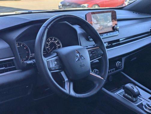 2022 Mitsubishi Outlander Black Edition 2WD