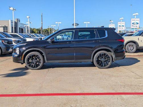 2022 Mitsubishi Outlander Black Edition 2WD
